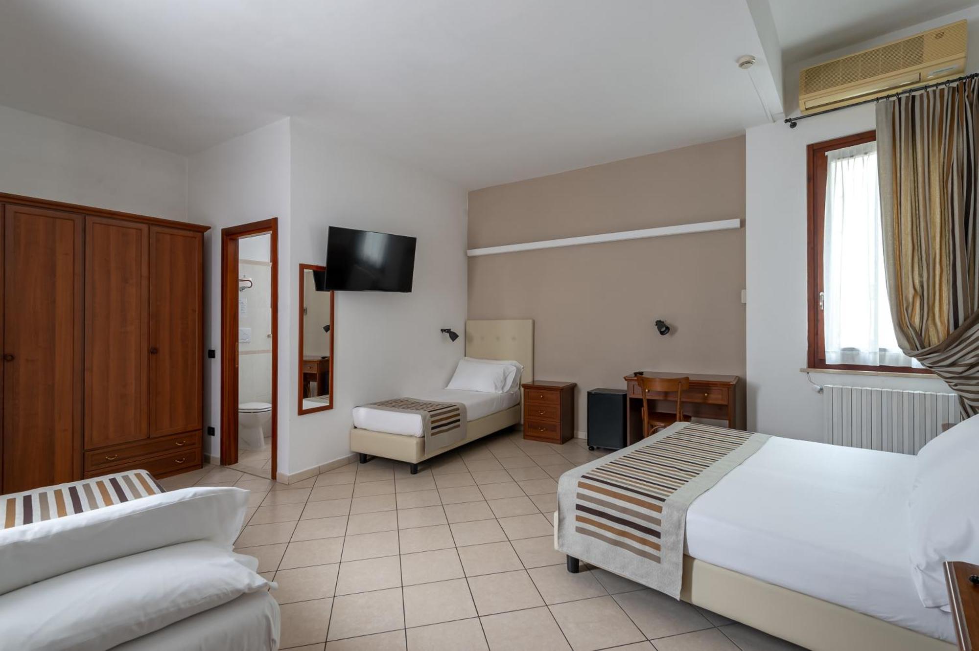 Hotel Mantegna Stazione Мантова Екстериор снимка