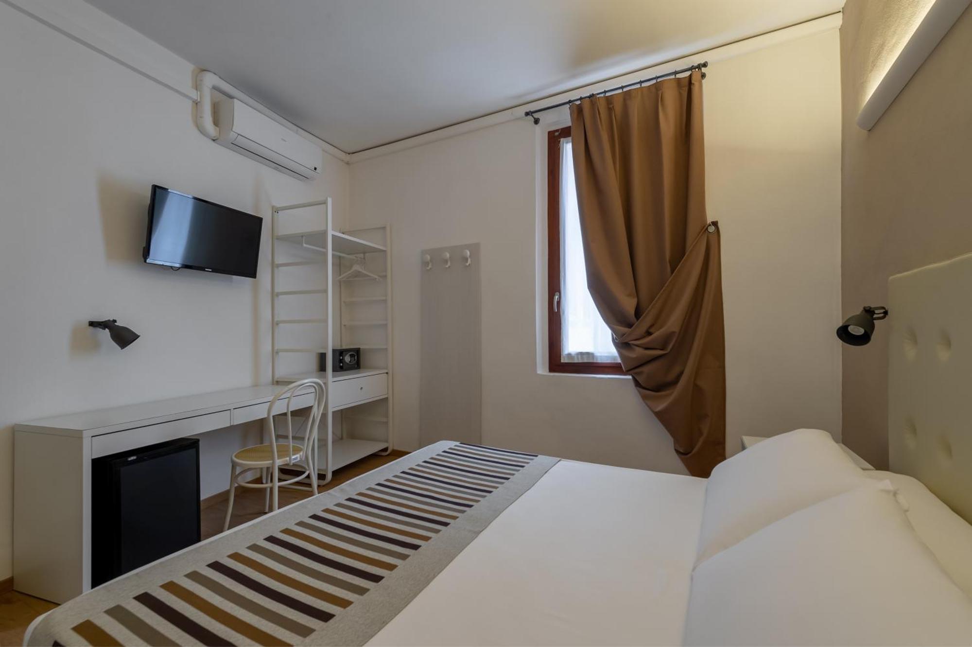 Hotel Mantegna Stazione Мантова Екстериор снимка