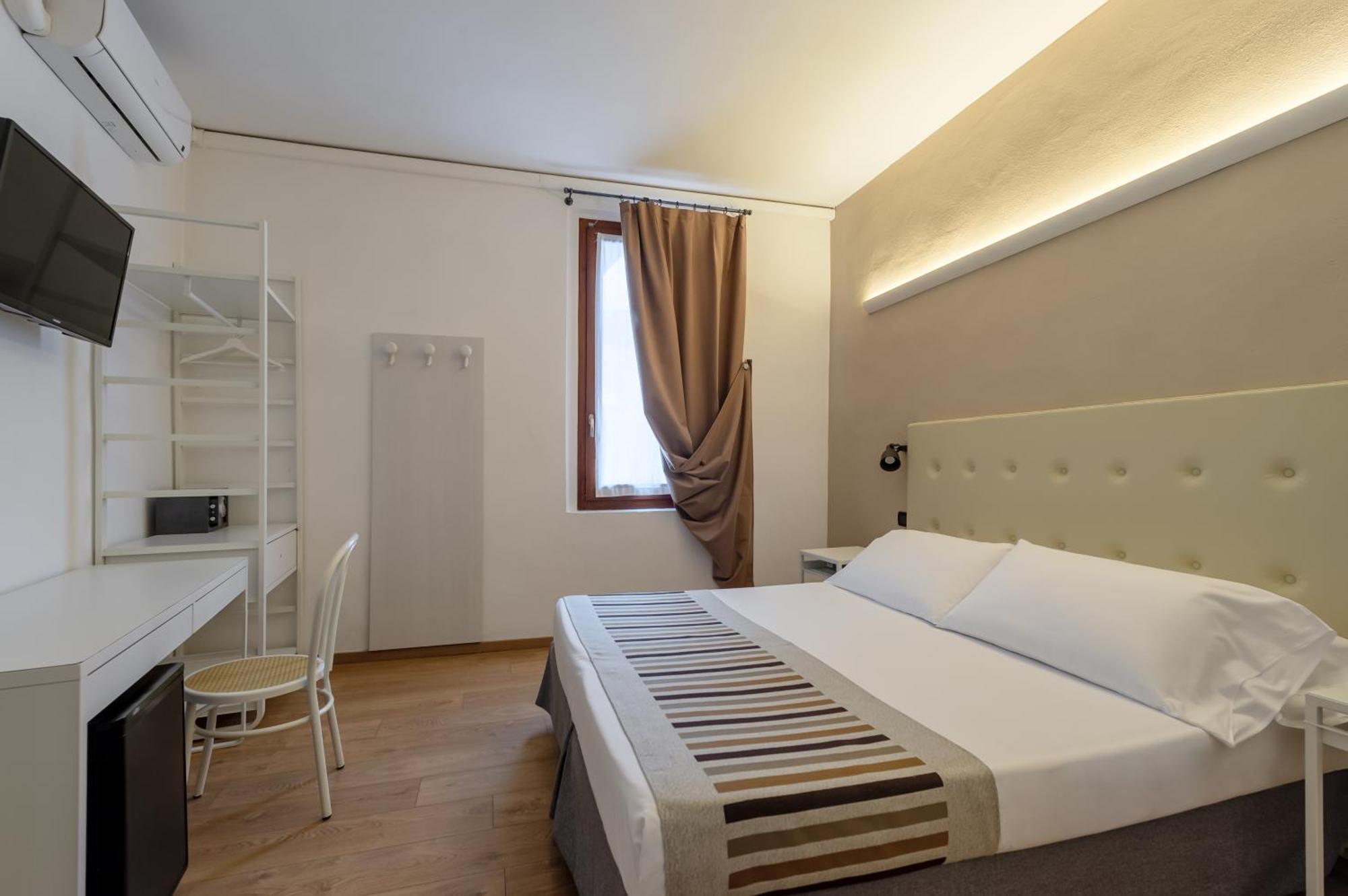 Hotel Mantegna Stazione Мантова Екстериор снимка