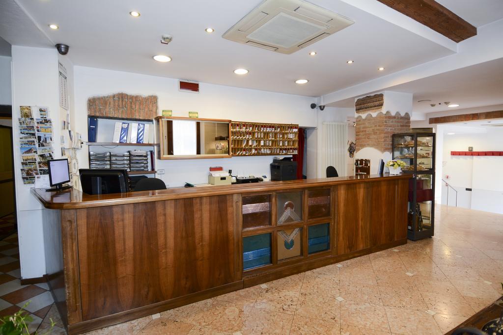 Hotel Mantegna Stazione Мантова Екстериор снимка